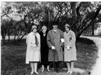 Georges Proth, sa femme et deux de ses filles
