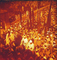 La descendance de Ben Aïssa des Aissaouas(en haut à droite) dit la prière (fatiha) près de la Kouba de Ben Aïssa