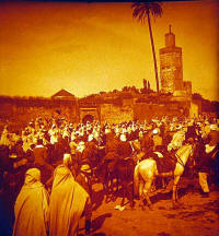 Arrivée à la mosquée de Sidi Aïssa du Gal Lyautey arrivant de Casablanca, nommé résident général