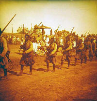 Entrée du sultan à Meknès : fanfare à cheval