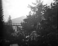 Passerelle au bord de la cascade du Boréon